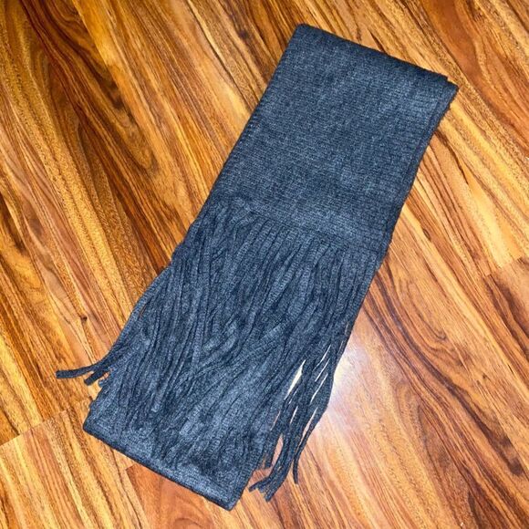 4 For $50 🎃 Lucky Brand NWT Gray Oversized Fringe Scarf - Picture 4 of 6